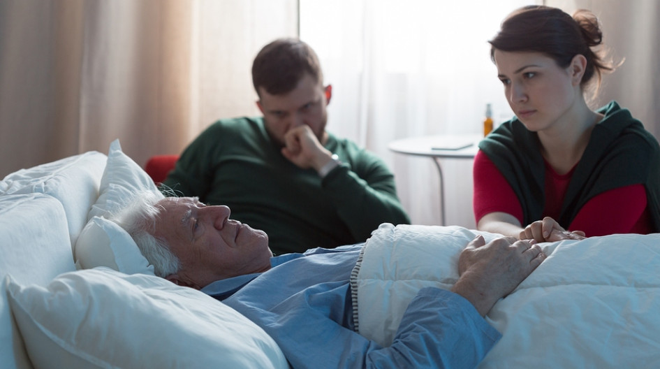 Si alguien muere en casa debe contactarse a la EPS o al médico tratante para certificar la muerte. Si hay indicios de violencia, se debe avisar a la Policía. Autoridades locales pueden apoyar si no hay EPS.