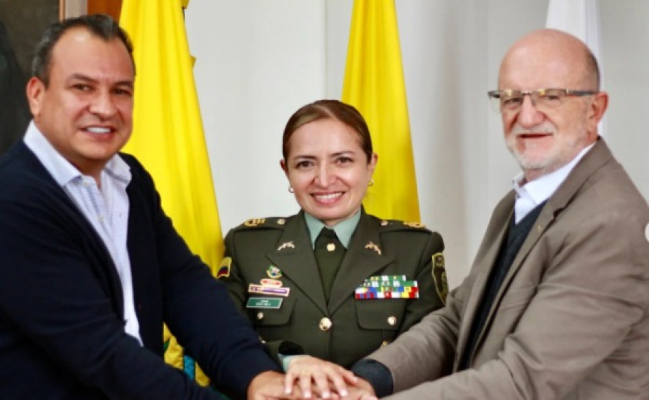 El Gobernador de Caldas, Henry Gutiérrez, y el secretario de Gobierno, Jorge Andrés Gómez, se reunieron con la nueva Comandante del Departamento de Policía Caldas, coronel Rocío Milena Melo Puerto.