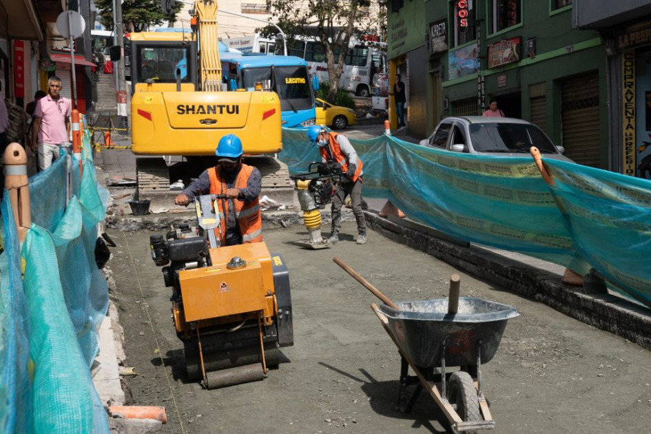 Avanzan las obras de reposición de pavimento en la carrera 20 con calle 17, en el centro de Manizales.
