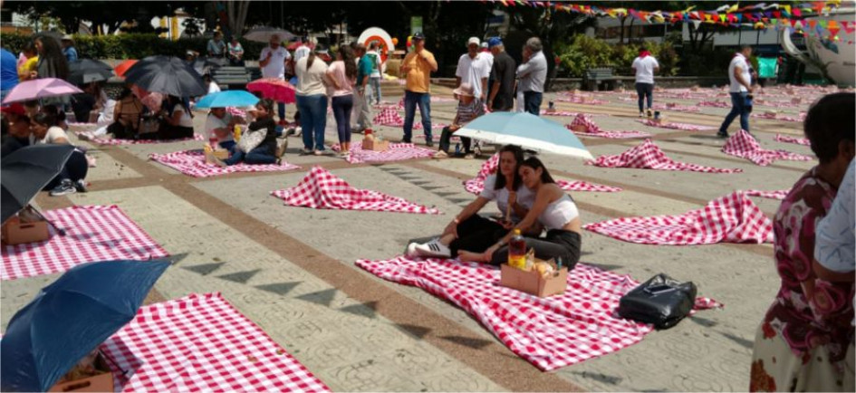 Los espacios al aire libre son usados en Chinchiná para acondicionarlos y celebrar el Amor & la Amistad.