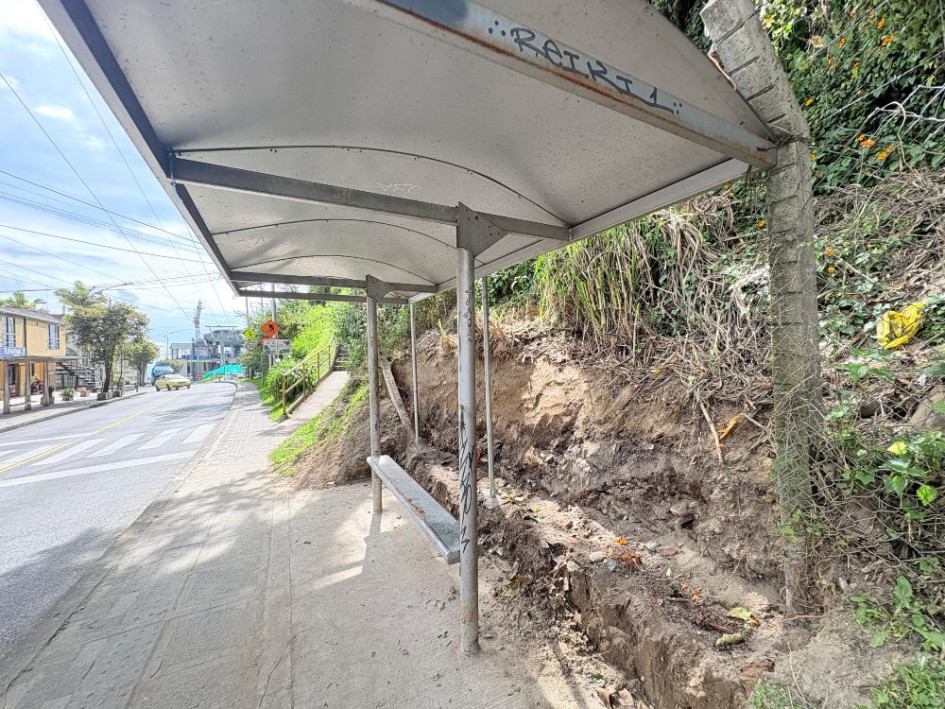 Ya la Universidad de Caldas comenzó con el mantenimiento necesario en este paradero.