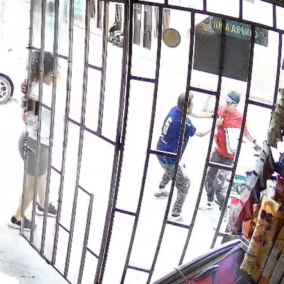 Hubo forcejeo y el dueño de lo ajeno intentó apuñalarlo.