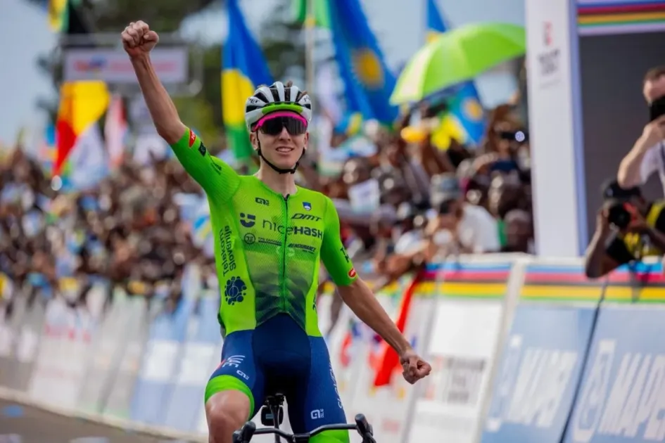 El esloveno Tadej Pogacar revalidó su título mundial de ruta en terrritorio africano.