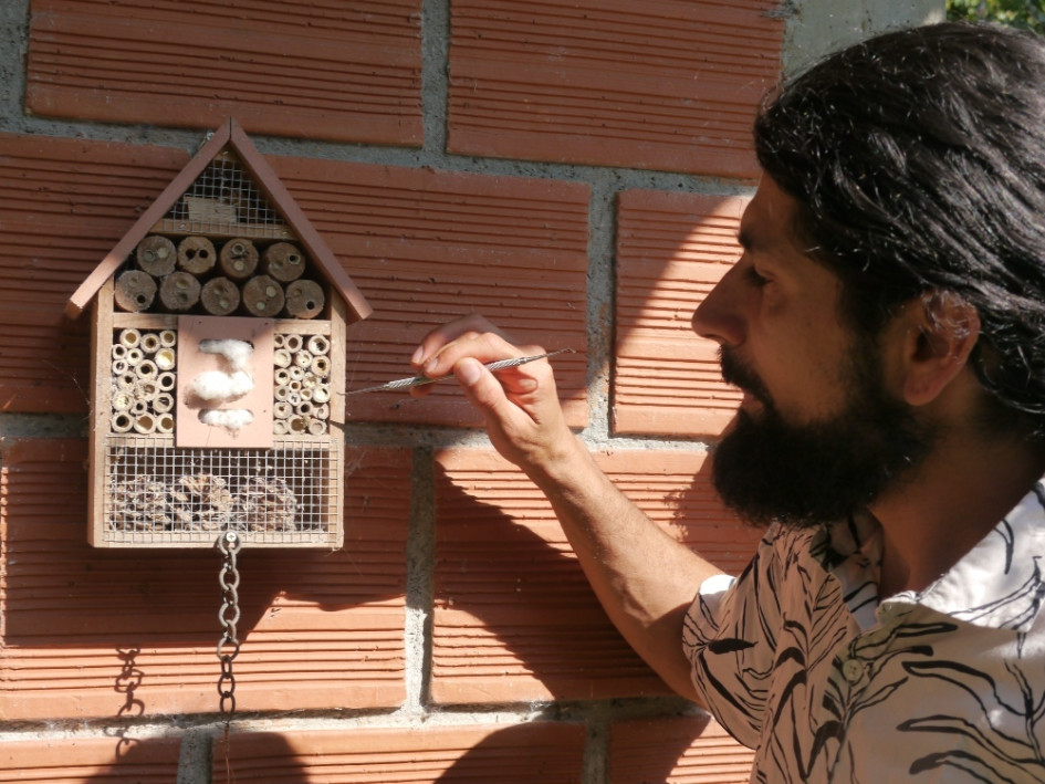 En la vereda Alto de La Mina, en Chinchiná (Caldas), un grupo de familias caficultoras conformó una asociación denominada Familias Custodias de las Abejas. 