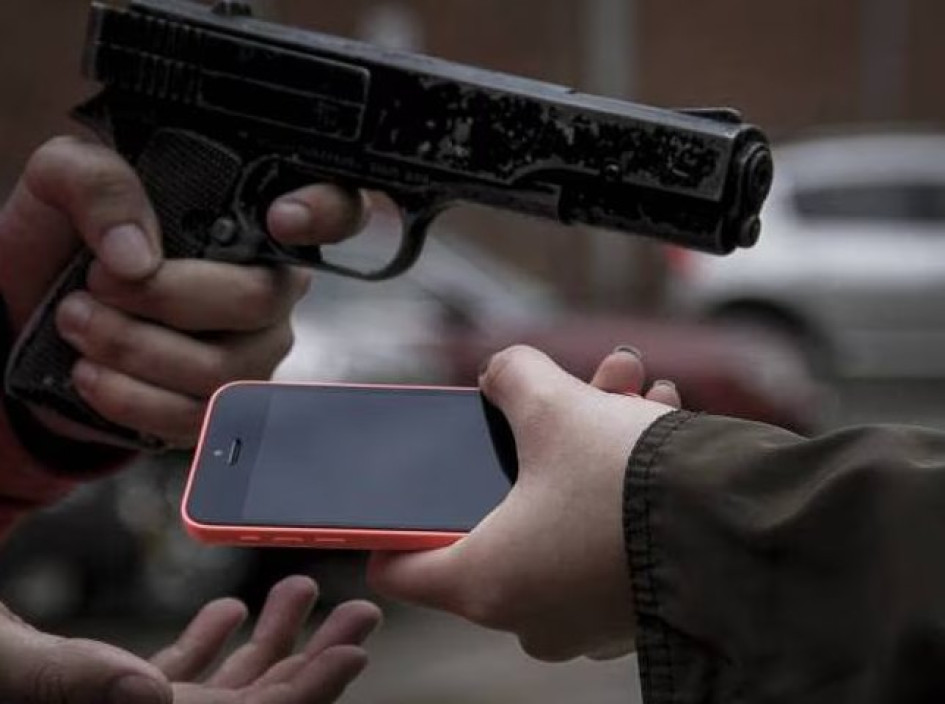 Los sujetos atracaron a dos comerciantes.