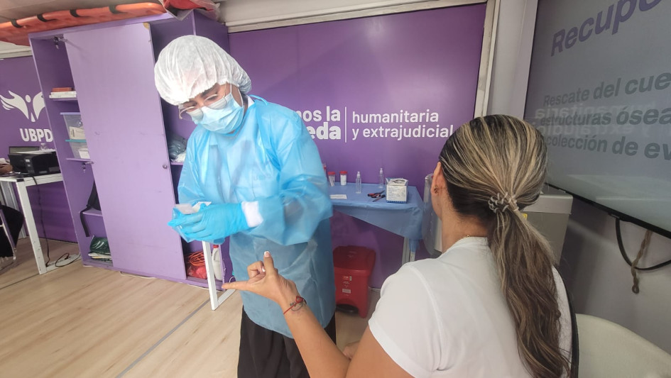 El móvil de la Ruta Buscadora cuenta con un equipo de profesionales dedicado a recopilar información y muestras para ayudar en la búsqueda de desaparecidos.