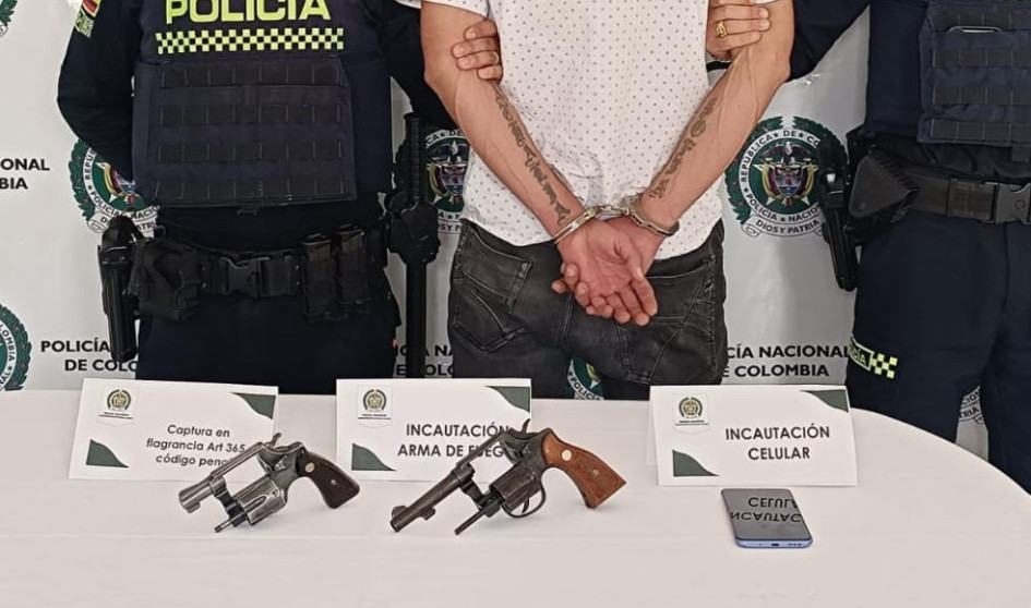 El supuesto delincuente tenía en su poder dos armas de fuego, sin permiso para porte.