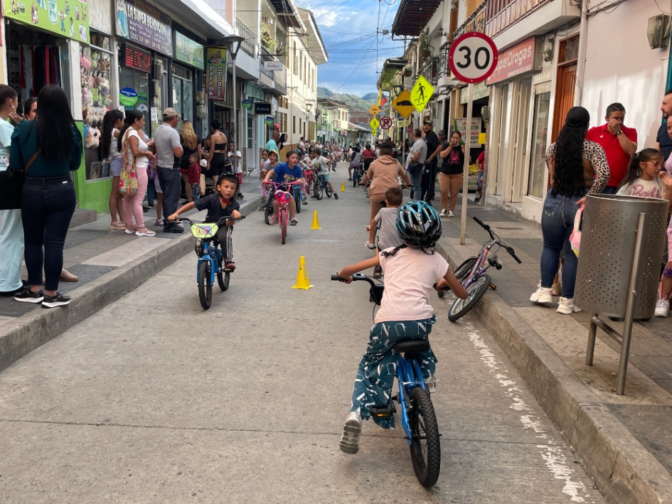 La chiquivía que se realiza cada mes por las principales calles de Aranzazu se potencia con la llegada de 40 bicicletas de tres tamaños diferentes.