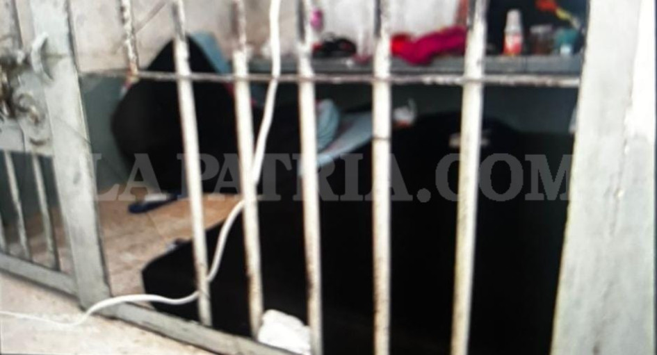De este calabozo, en la estación de Policía de Marquetalia, huyó el señalado abusador.