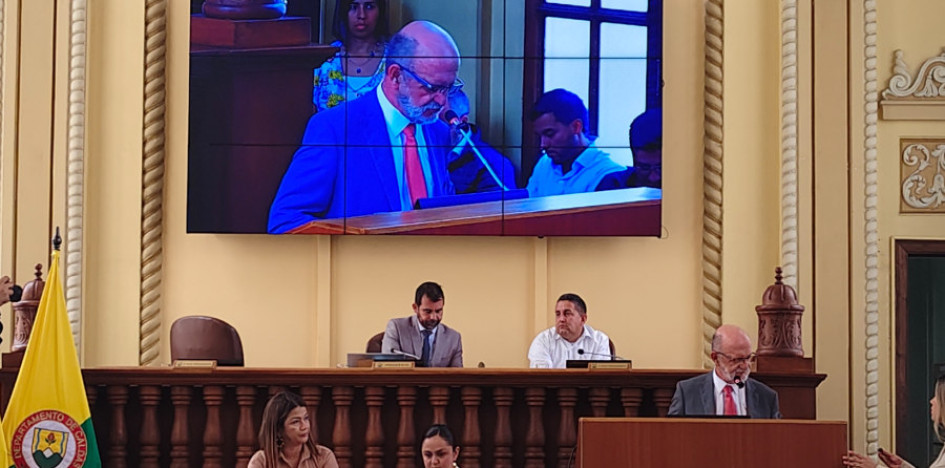 Henry Gutiérrez Ángel, gobernador de Caldas, durante la intervención en la Asamblea. 