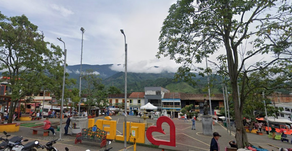 La víctima era natural de Trujillo (Valle del Cauca), la comunidad señala que no lo conocía y que no escucharon detonaciones. 