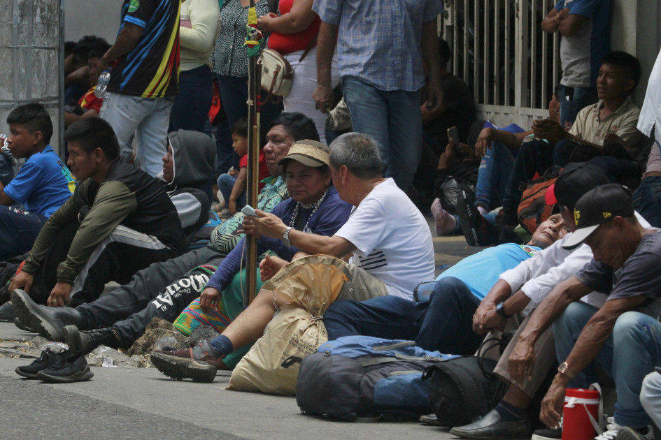 Indígenas del pueblo Motilón Barí participan en una manifestación este lunes, en Cúcuta (Colombia). Unos 900 indígenas de la región del Catatumbo llegaron a la capital de Norte de Santander para pedir a las autoridades que protejan su territorio.