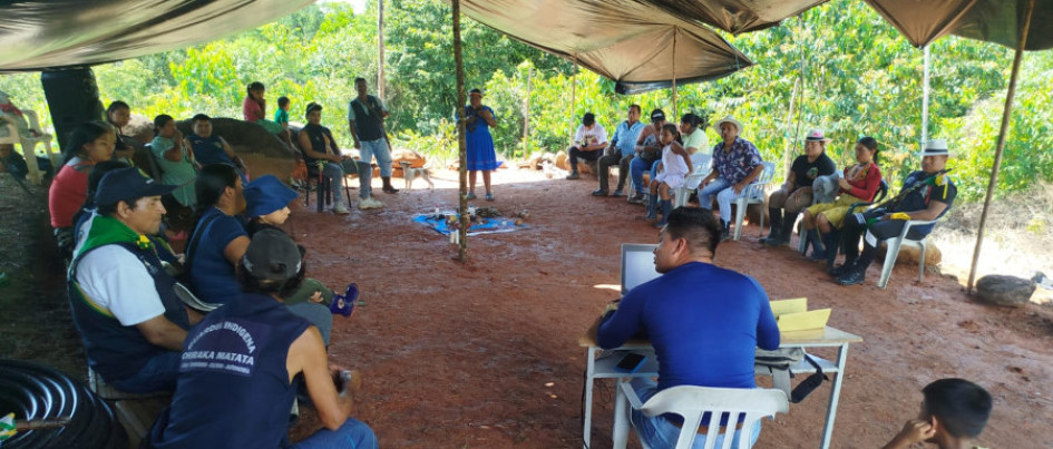 Esta es la comunidad indígena reunida en Victoria.