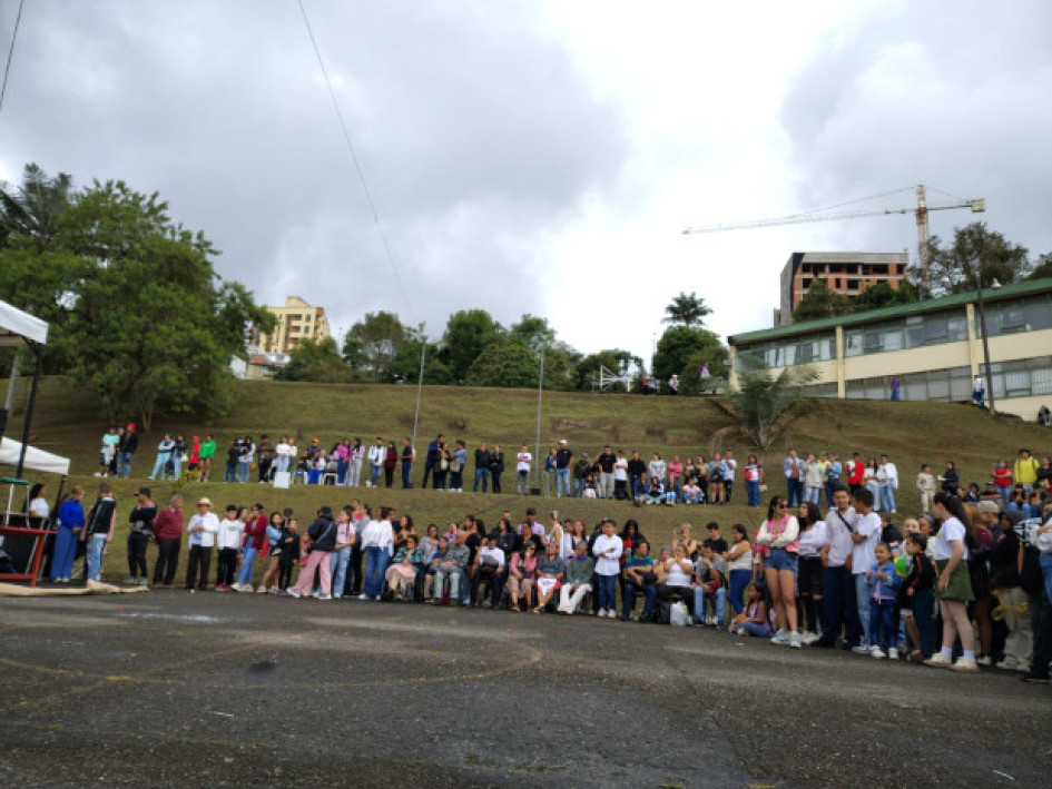 Fotos I Cortesía para LA PATRIA  Gran afluencia, a pesar de los momentos de lluvia, tuvieron el Día de la Familia y el Festival Gastronómico en el Inem.