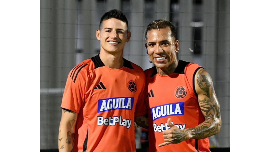 James Rodríguez y Dayro Moreno durante el entrenamiento de este martes.