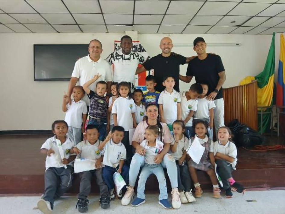 Fotos I Cortesía I.E. Rafael Pombo para LA PATRIA  Los exjugadores del Once Caldas Elkin Soto, Ervin Maturana, Harrison Henao y del kinesiólogo Miguel Rodas, visitaron el colegio Rafael Pombo, en zona rural de Manizales.