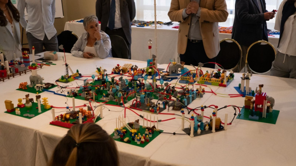 "Vivimos la vida solo escuchando los triunfos y las operaciones exitosas. Los ejemplos son Jeff Bezos y cómo hizo Amazon, Steve Jobs y cómo hizo Apple. ¿Y los que no han sido exitosos y de quienes también tenemos que aprender? Definiendo el problema se llega a la solución", plantea el consultor y empresario Álvaro Pinzón Rengifo.