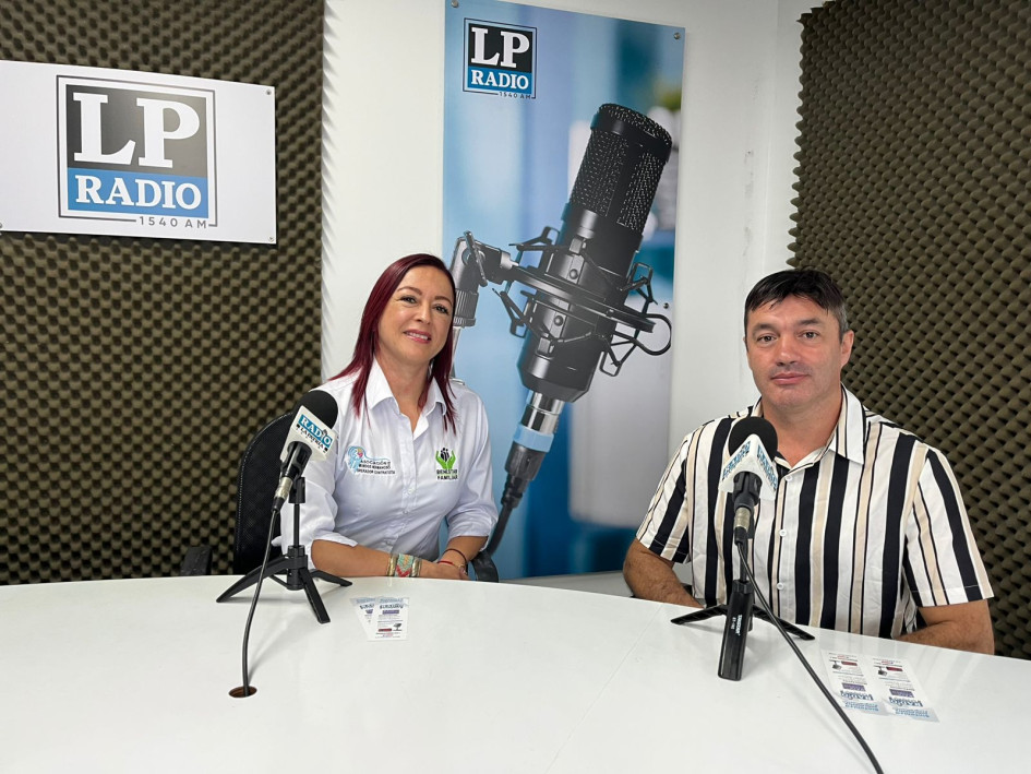  Mónica Rincón Giraldo, coordinadora técnica de la modalidad Hogares Sustitutos Tutor de la Asociación Mundos Hermanos y Alexander Holguín, padre sustituto tutor. 