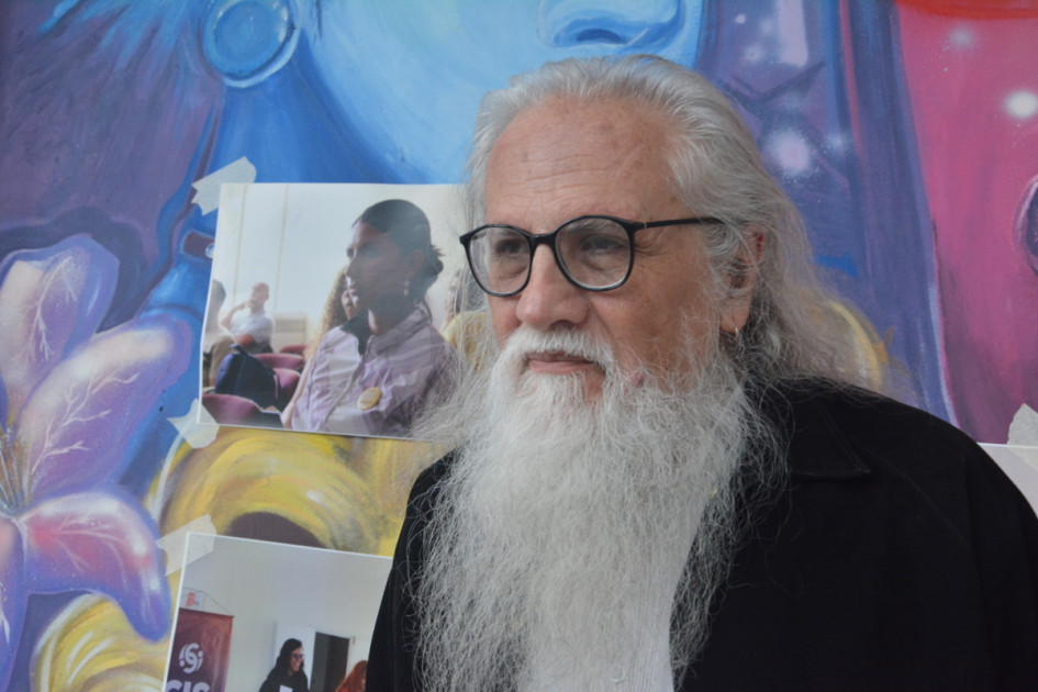 Luis Tapia Mealla, profesor invitado a la cátedra, expuso su punto de vista sobre colonialismo y movimientos sociales en la actualidad.