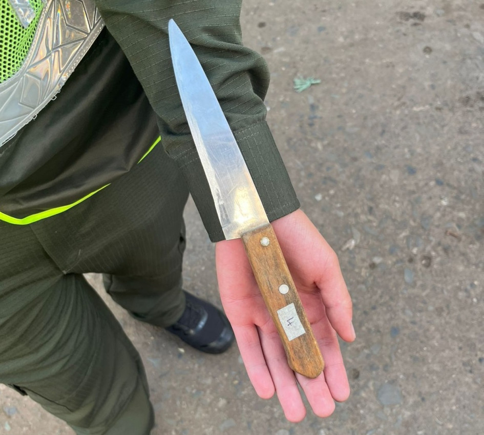 Los uniformados llevaron a cabo operativos en los que se decomisaron 56 armas cortopunzantes.