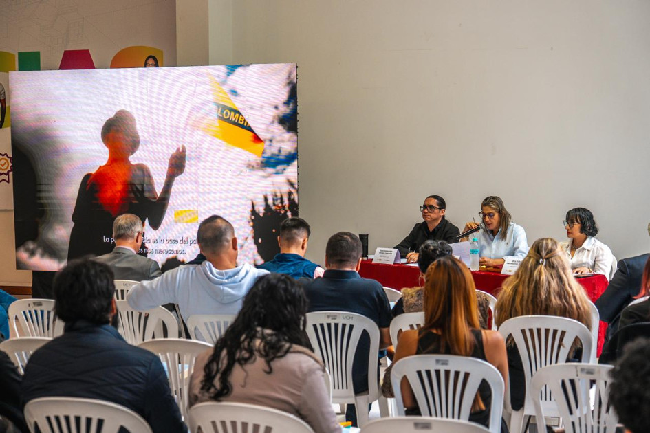 El proyecto de la Paz Total se socializa con anterioridad a su presentación en el Congreso. En Manizales se quejan por aumento de violencia.