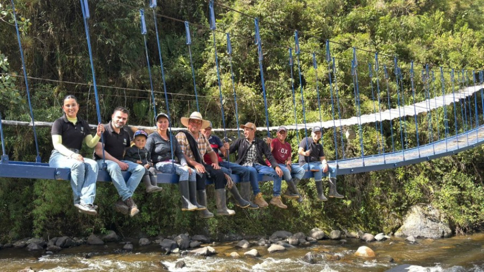 La vereda Rincón Santo vuelve a conectarse después de 4 años: Alcaldía de Marulanda construyó el puente de La Ensillada.