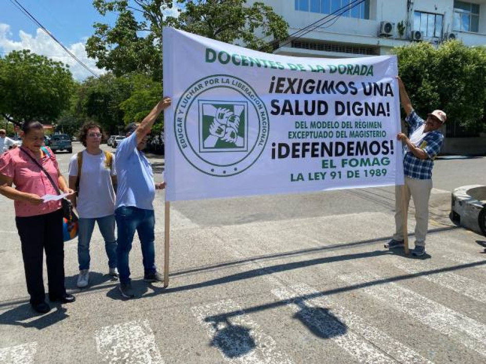 Foto I Cortesía para LA PATRIA  En La Dorada hubo ayer una plantón de maestros para exigir mejores servicios en salud. Para hoy está prevista una marcha. El Fomag responde que tiene los servicios habilitados para la atención en el hospital San Félix, del municipio.