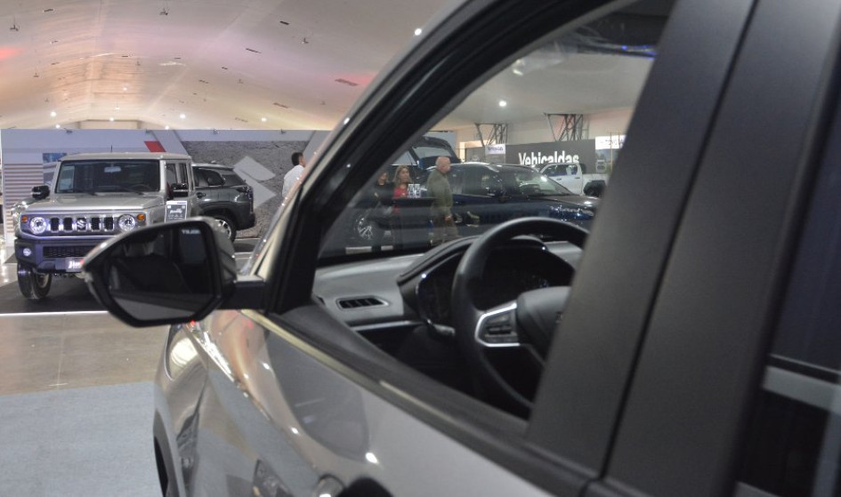 El legendario Jimny regresa con un moderno modelo 5 Puertas para seguir acompañando a las familias colombianas.