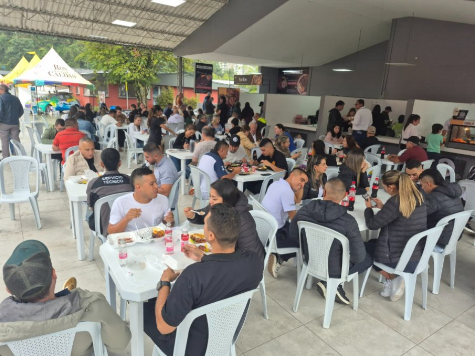 La Autoferia también ha ofrecido espacios de esparcimiento como la Zona de Comida, en la que excelentes restaurantes de la ciudad han ofrecido sus productos en medio del extenso recorrido por los estands.
