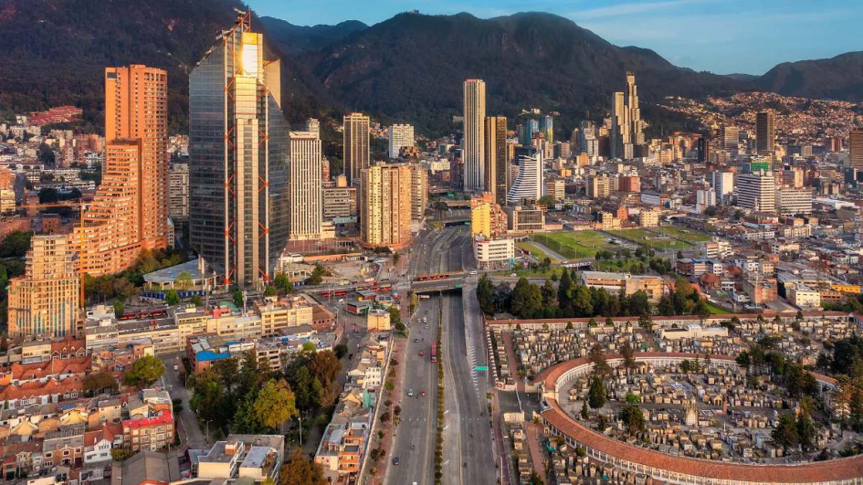 La capital colombiana forma parte de los 15 finalistas a este galardón por su capacidad para reducir la carga contaminante en el aire. 