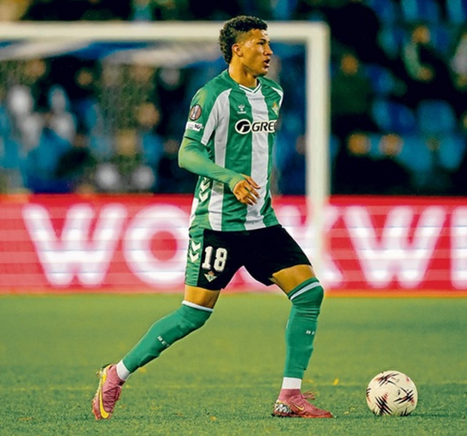  El marmateño Nelson Deossa hizo su debut oficial en la UEFA Europa League, a pesar de estar enfermo.