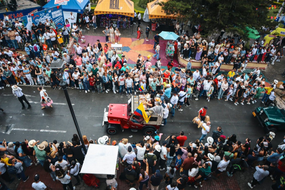 La cultura campesina y el chorizo santarrosano marcaron el inicio de las fiestas de Santa Rosa de Cabal, que conmemoran los 181 años del municipio de las Araucarias.