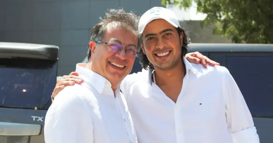 Gustavo Petro, presidente de Colombia, con su hijo Nicolás.