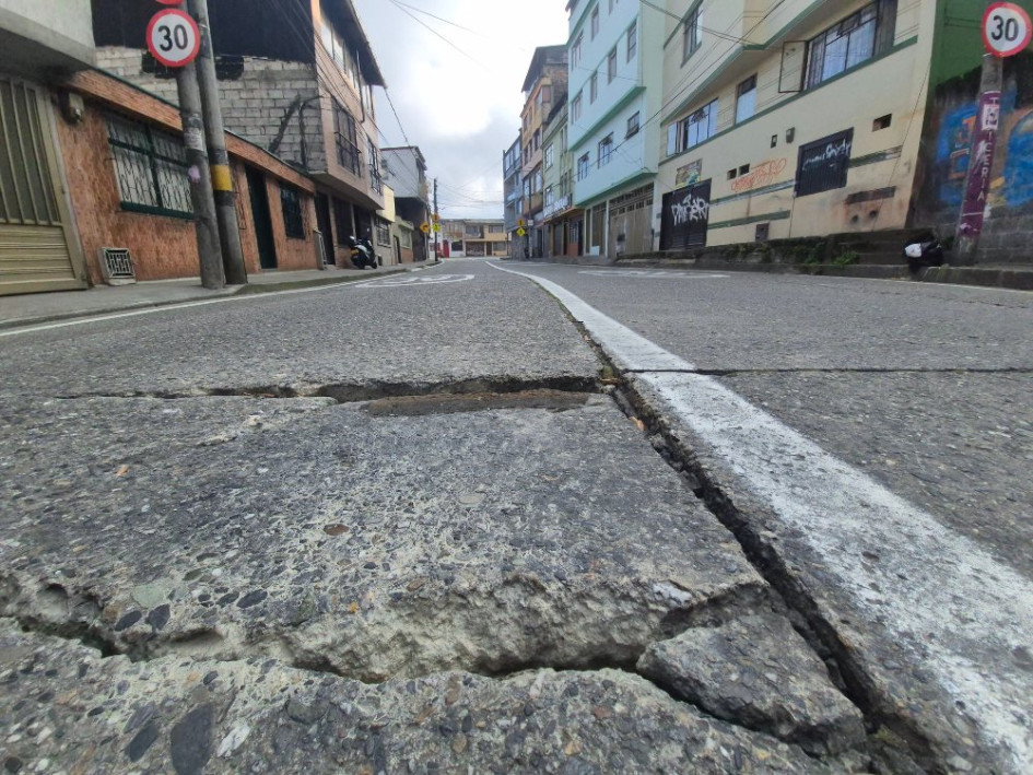 El hueco que molesta a los vecinos en el barrio El Sol de Manizales.