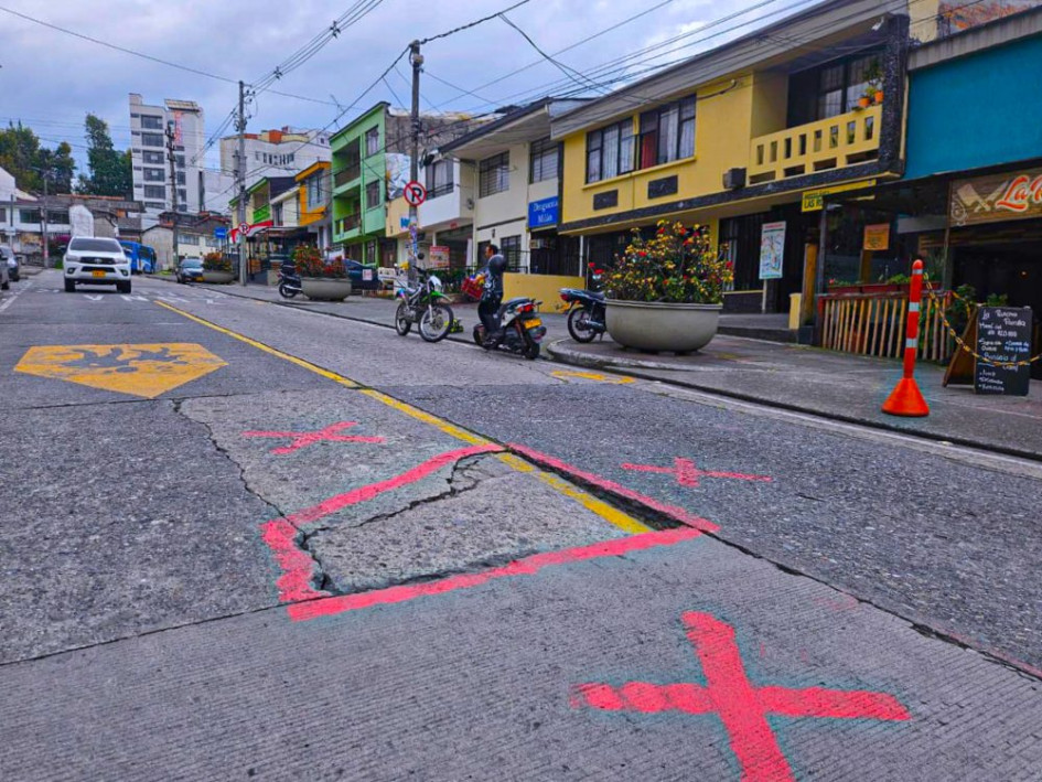 El hueco está ubicado sobre la carrera 19, en la entrada del colegio Redentoristas.