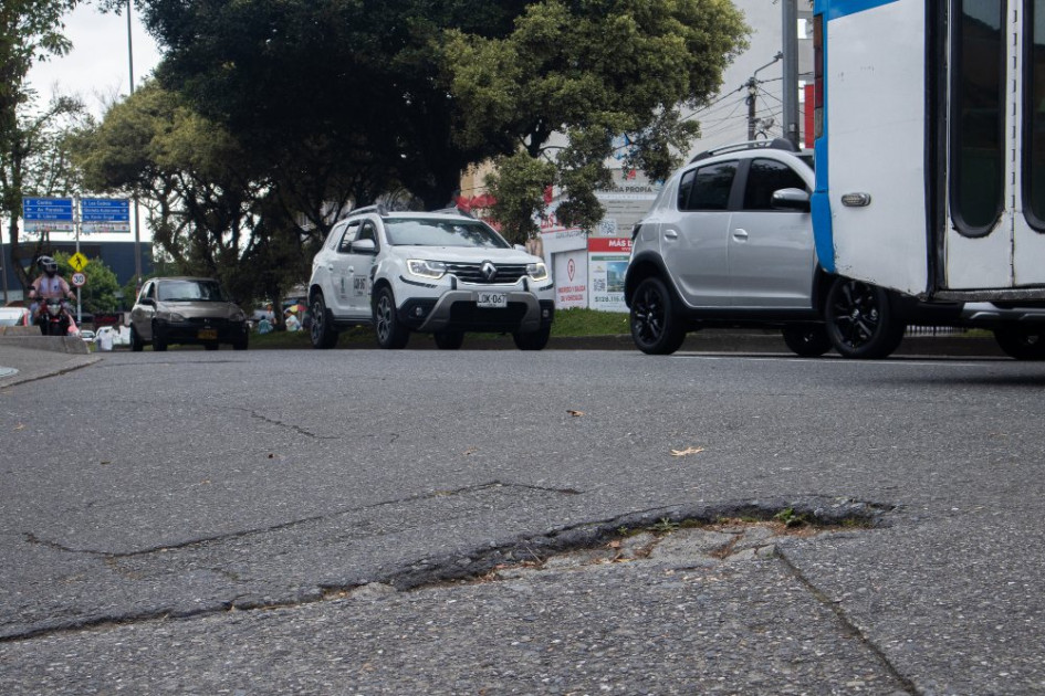 Este es el hueco ubicado en el acceso de los vehículos y ambulancias al Hospital Infantil Rafael Henao Toro. Este es el hueco ubicado en el acceso de los vehículos y ambulancias al Hospital Infantil Rafael Henao Toro. 
