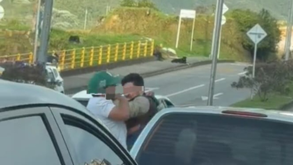 La pelea en una avenida.