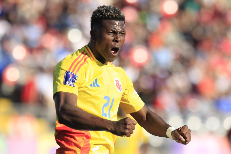 Néiser Villarreal de Colombia celebra un gol este sábado, en un partido de cuartos de final de la Copa Mundial Sub-20 entre España y Colombia en el estadio Fiscal de Talca (Chile).