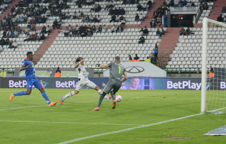 Luego de un mes y medio sin anotar, Dayro Moreno marcó el gol de la victoria del Once Caldas ante el Unión Magdalena. Suma 373 tantos en su carrera, 166 con la camiseta alba.