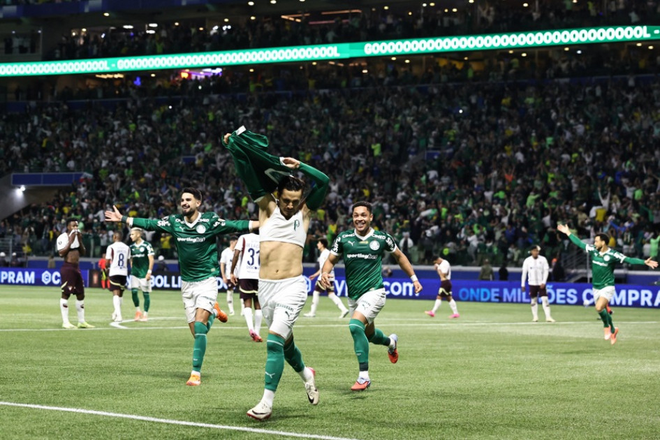 Palmeiras, que perdió 3-0 la ida ante Liga de Quito, remontó la serie tras ganar 4-0 y clasificó a la final de la Copa Libertadores. Jugará contra Flamengo.