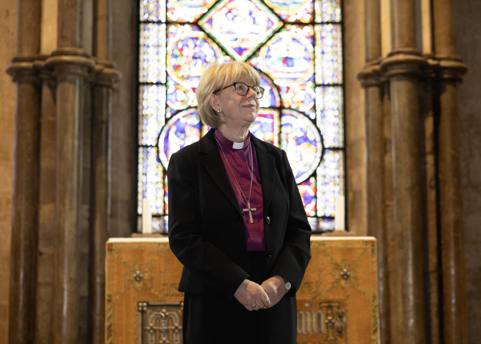 Sarah Mullally pasa de ser obispa de Londres a arzobispa de Canterbury. Se convierte en la primera mujer en ser la líder espiritual de la Iglesia anglicana.