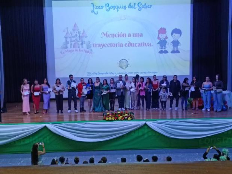 Fotos I Cortesía para LA PATRIA  Una comunidad educativa que ha caminado integrada durante 25 años en esta comuna de Manizales. La celebración incluyó actos culturales, sociales y deportivos.