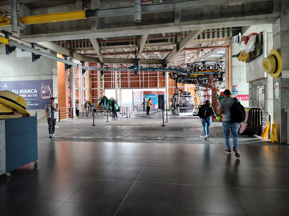 Ante la alta afluencia de pasajeros en estos días de estreno de la línea 3, se notó el sitio más espacioso y con un nuevo aire.