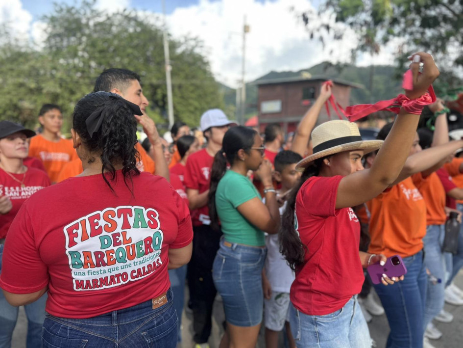 Este miércoles, 29 de octubre, se vivió el desfile de las Fiestas del Barequero, en Marmato.