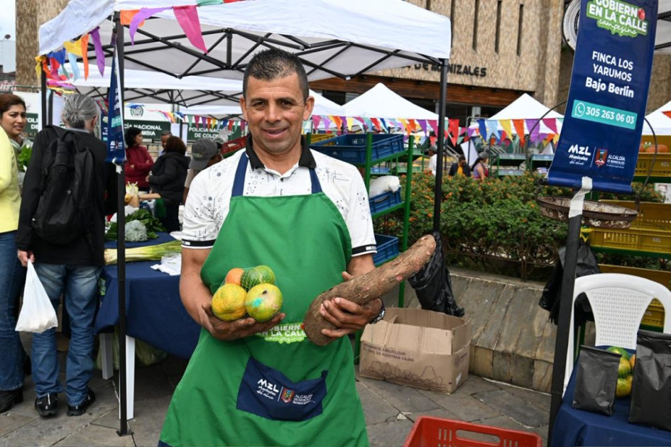 José Ramiro Orozco en la Plazoleta de la Alcaldía de Manizales