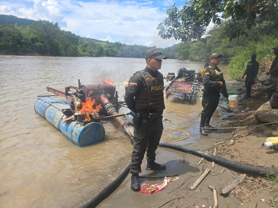 La Policía encontró y destruyó siete complejos para la minería ilegal en el suroccidente de Antioquia.