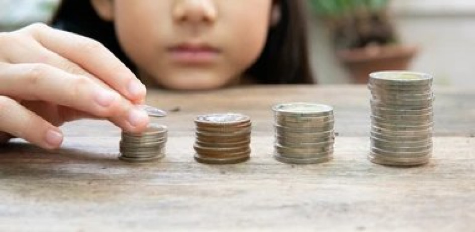 Tras el supuesto abuso, el sujeto le dio unas monedas a la niña para que comprara un bombón.