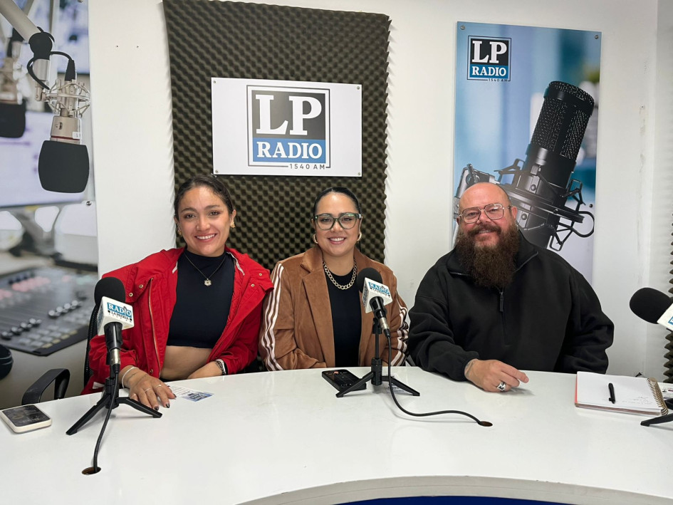   Nadia Yoghini, María Politas y Víctor Jones, conocido como Mr. Jones, integrantes de Ice Beer Yoga 2025