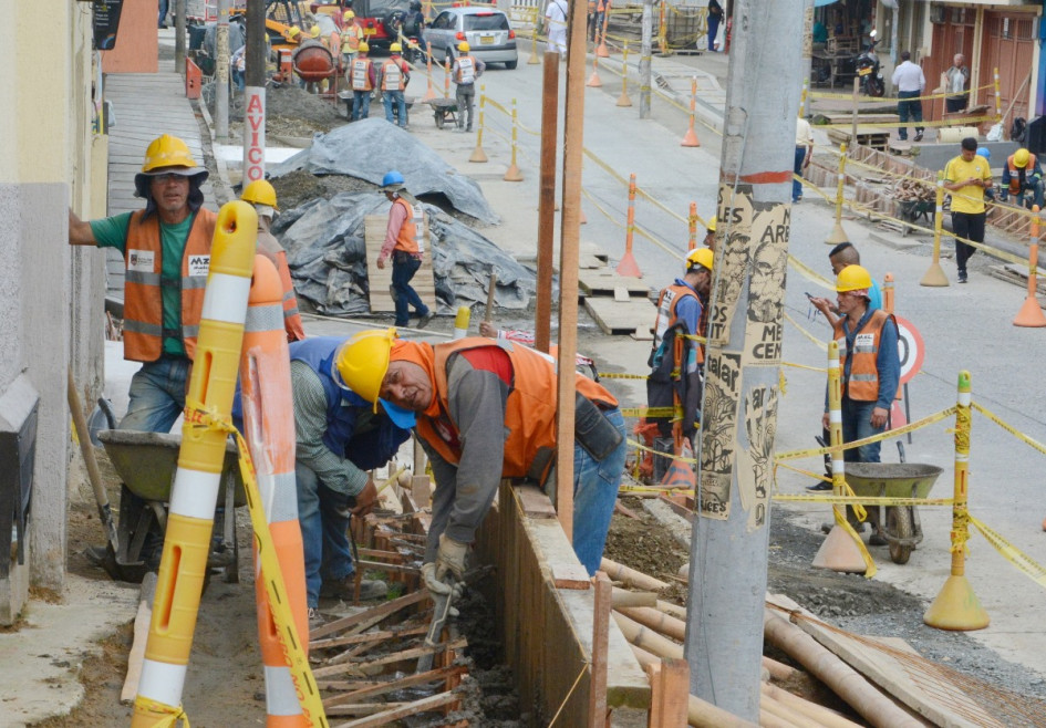 Ciudadanos opinan de la construcción del bulevar en Manizales, que tardará más de lo planeado. El alcalde espera entregar la obra en este 2025 para ayudar al comercio.