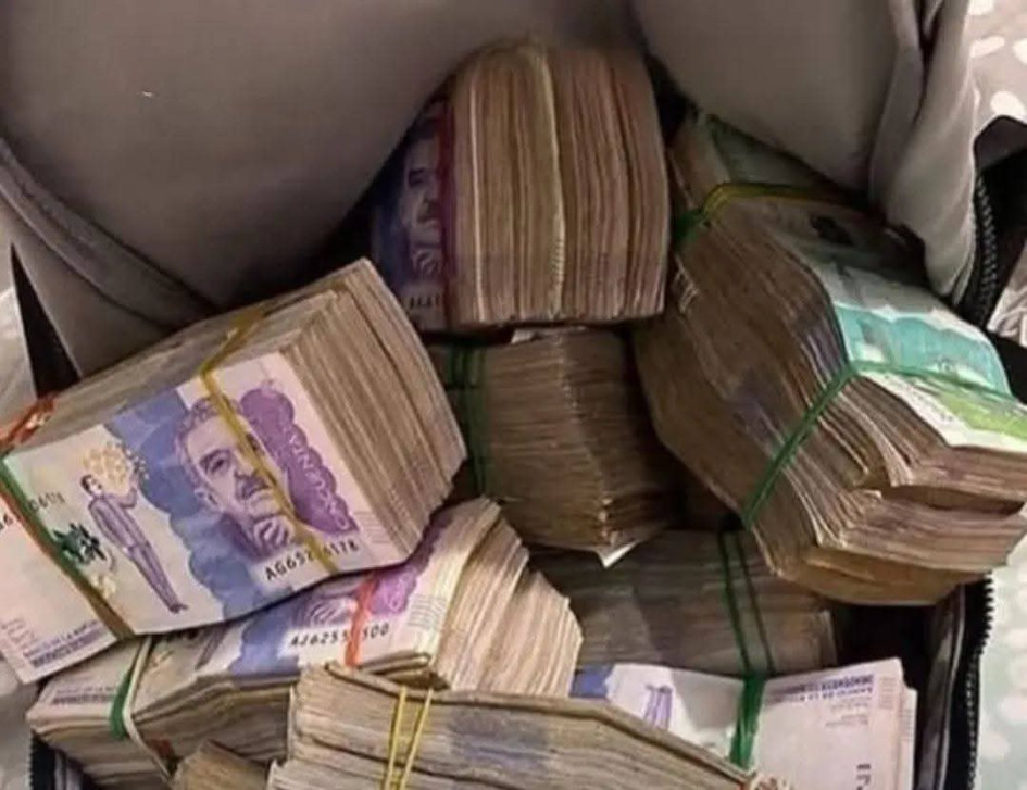 Sabían que tenía una caja fuerte con dinero, sino que debajo un tapete se escondía una especie de caleta con más plata.